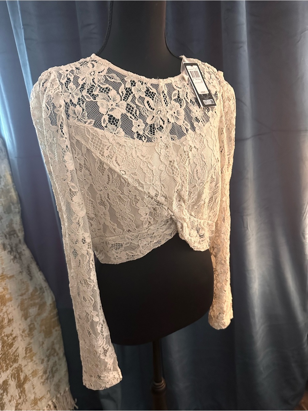 Guess Cream Lace Twist-Front Long-Sleeve Crop Top